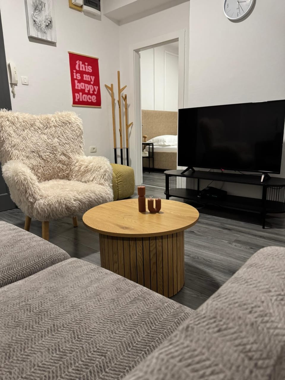 Communal lounge/ TV room, TV and multimedia, Living room, Seating area, Evening entertainment