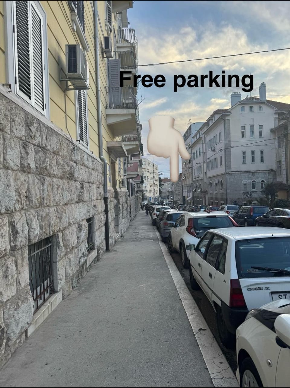 Property building, Day, Neighbourhood, Street view, Location, Parking