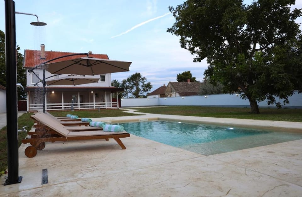 Property building, Patio, Day, Pool view, Swimming pool, Swimming pool