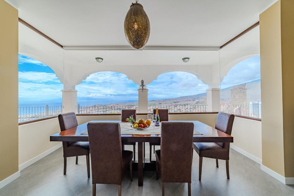 Dining area, Mountain view