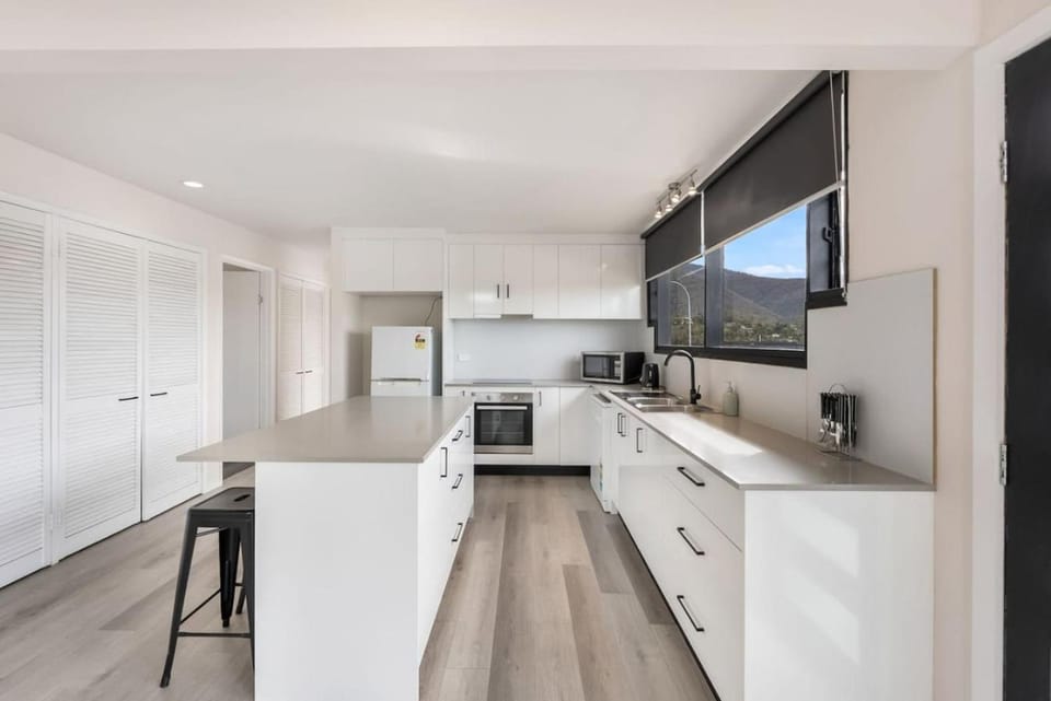 Expansive River-View Oasis House in Tasmania