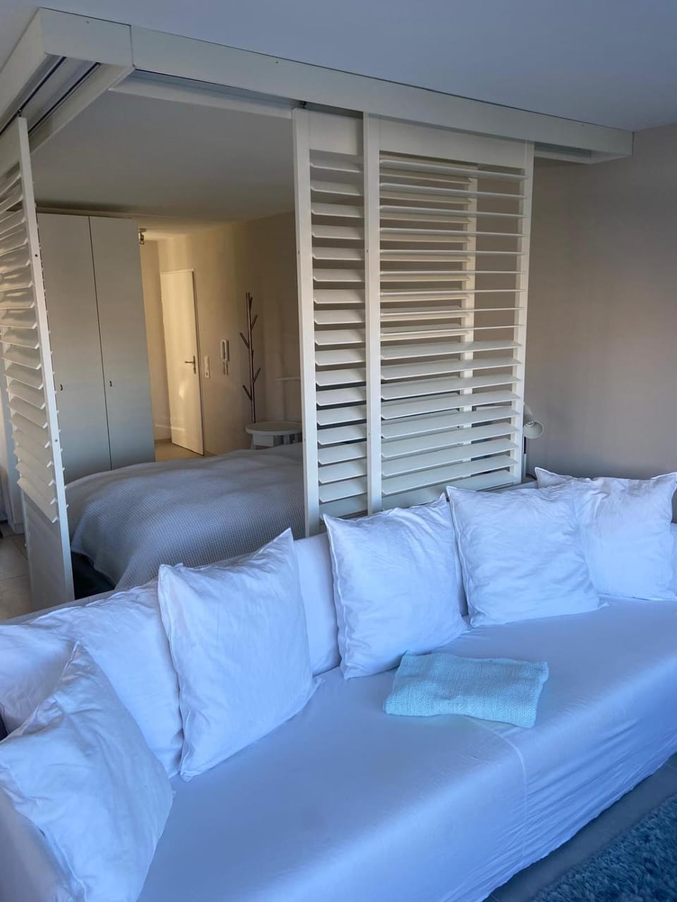 Bed, Living room
