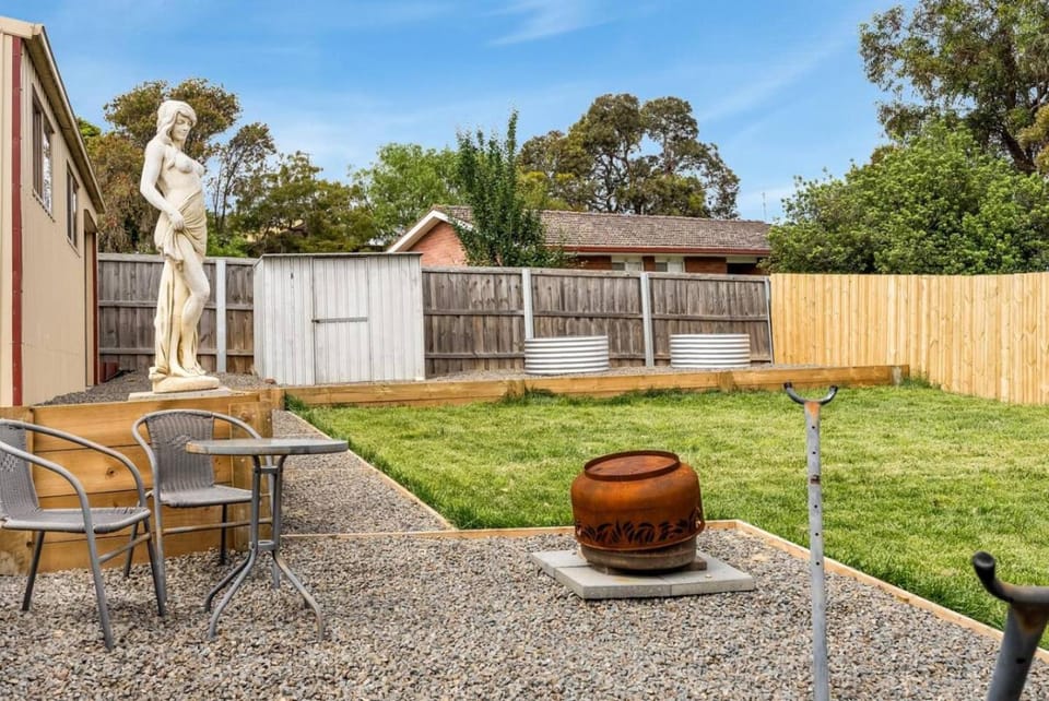 Modern Coastal Escape in Triabunna House in Triabunna