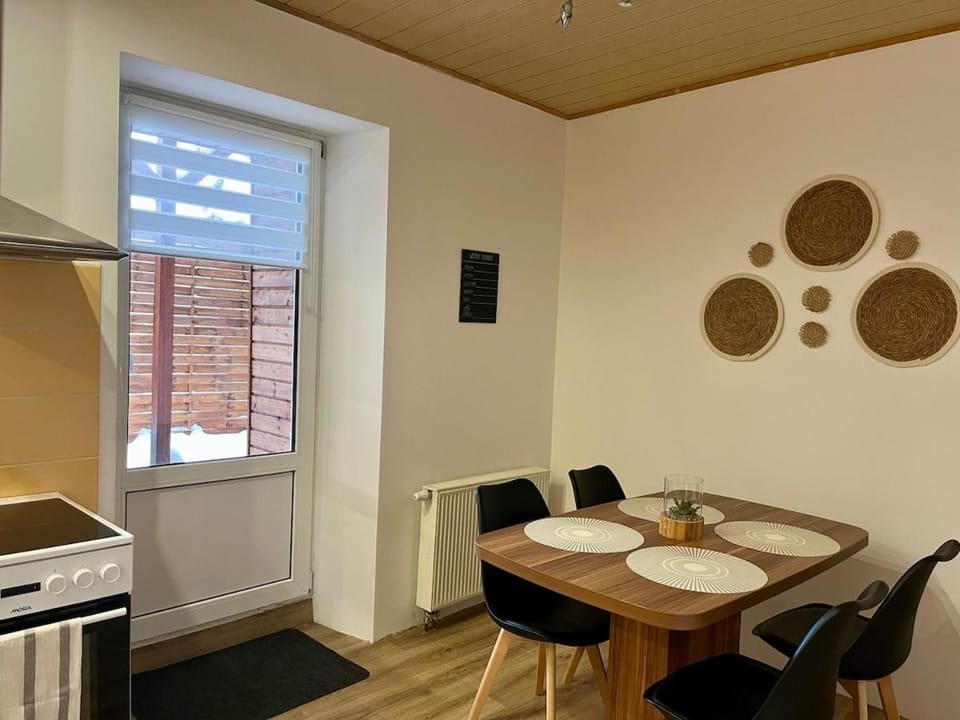 Kitchen or kitchenette, Seating area, Dining area