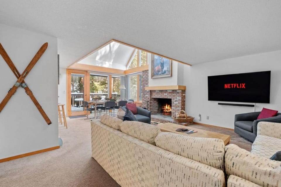 TV and multimedia, Living room, Seating area