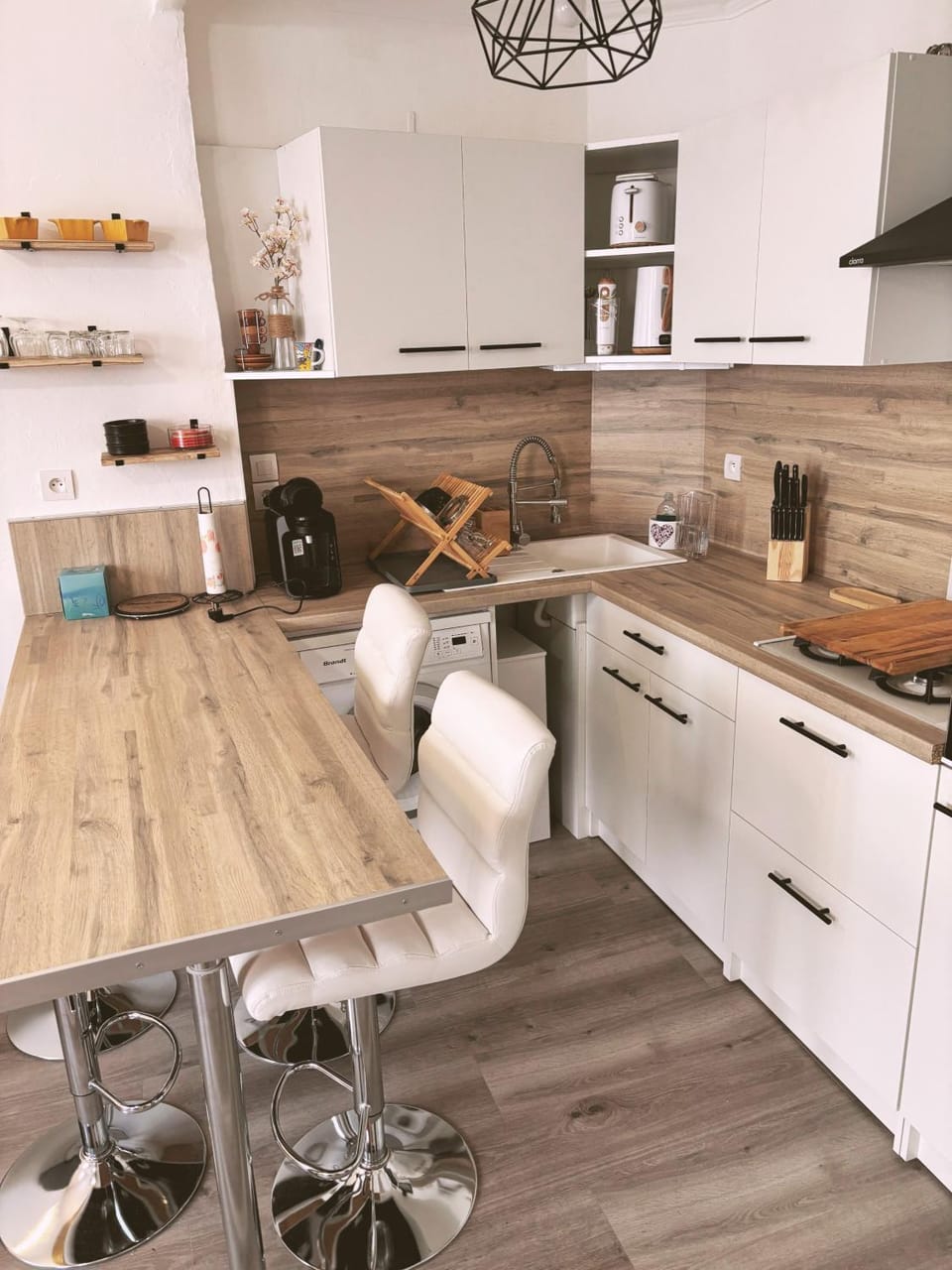 Kitchen or kitchenette, Dining area, oven, stove