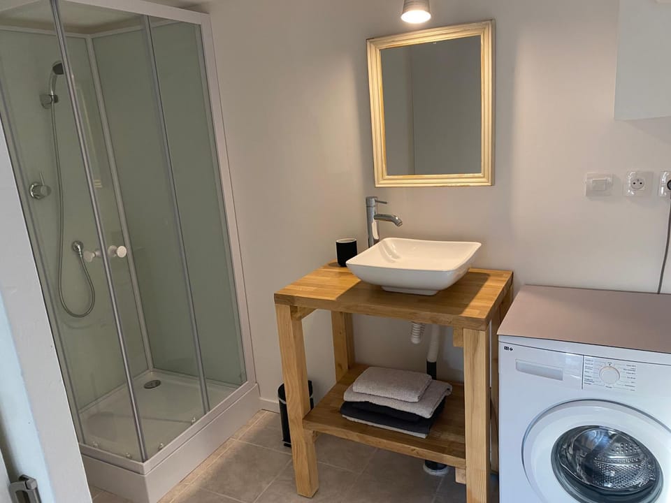 Bathroom, washing machine