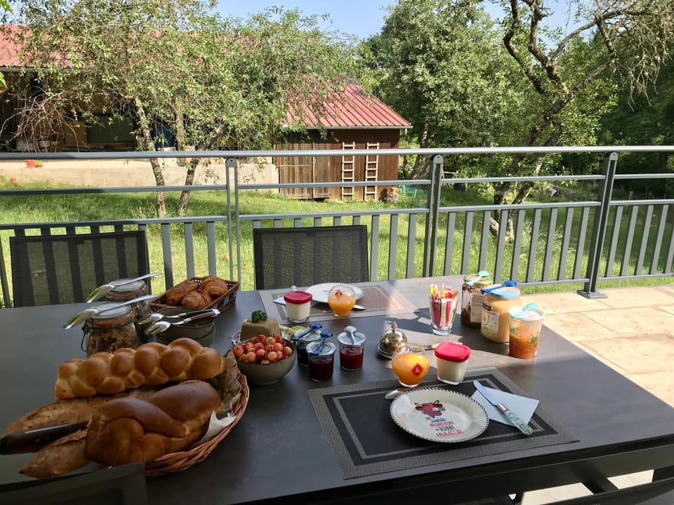 Day, View (from property/room), Balcony/Terrace, Dining area, Breakfast, Continental breakfast