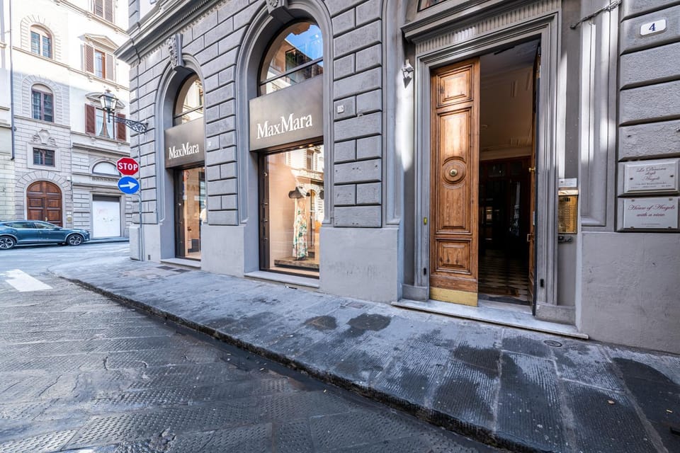 Property building, Facade/entrance, Day