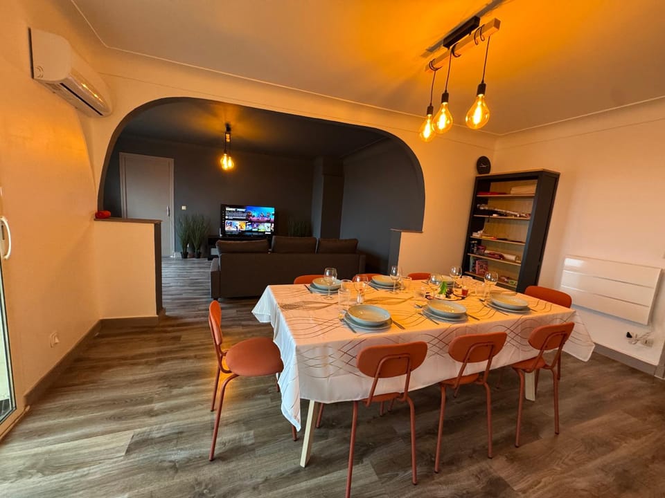 TV and multimedia, Living room, air conditioner