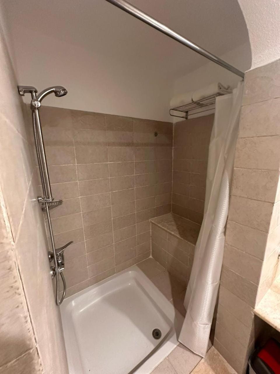 Shower, Toilet