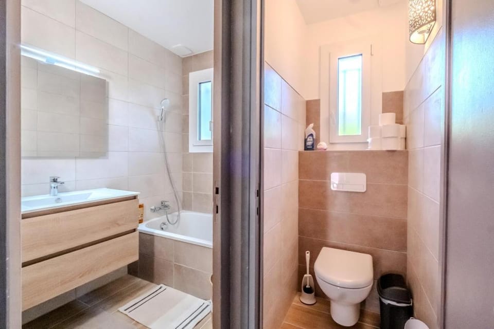 Toilet, Bathroom