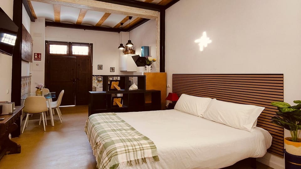 Bed, Photo of the whole room