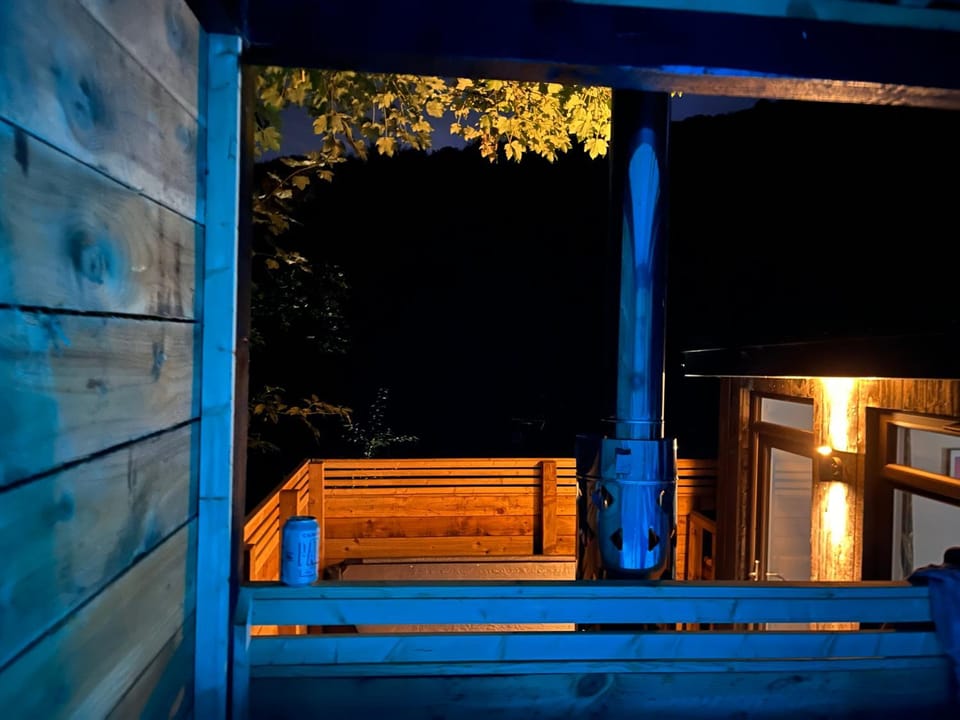 Cabin in Eaves Wood Cabin in Hebden Bridge