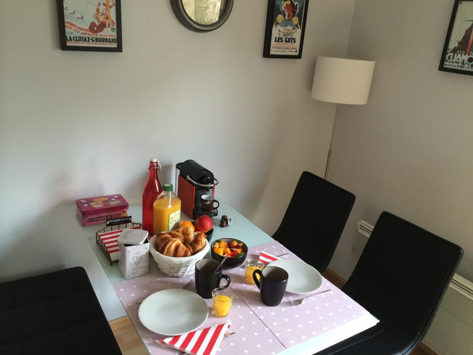 Coffee/tea facilities, Seating area, Dining area