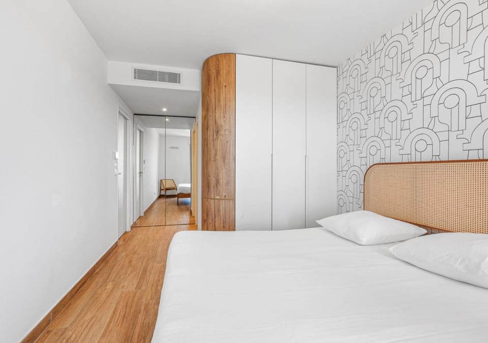 Bed, Photo of the whole room, Bedroom, wardrobe, air conditioner