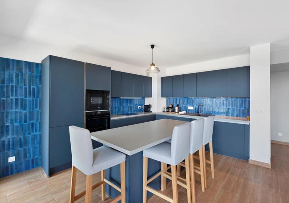 Kitchen or kitchenette, Dining area, stove