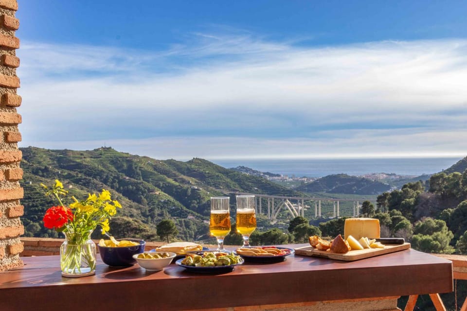 Day, Natural landscape, Garden, View (from property/room), Lounge or bar, City view, Mountain view, Sea view
