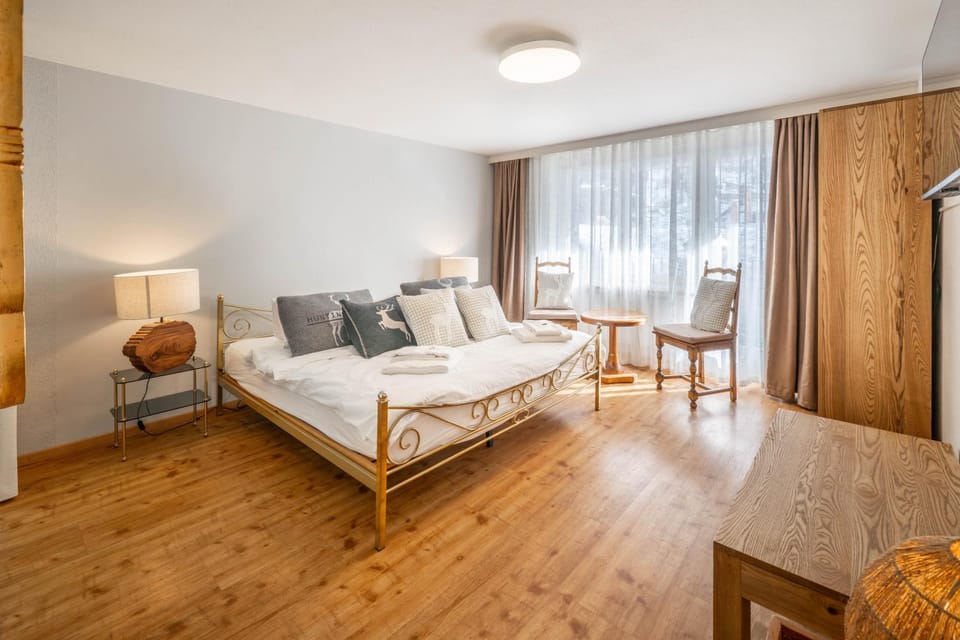 Bed, Photo of the whole room, wardrobe