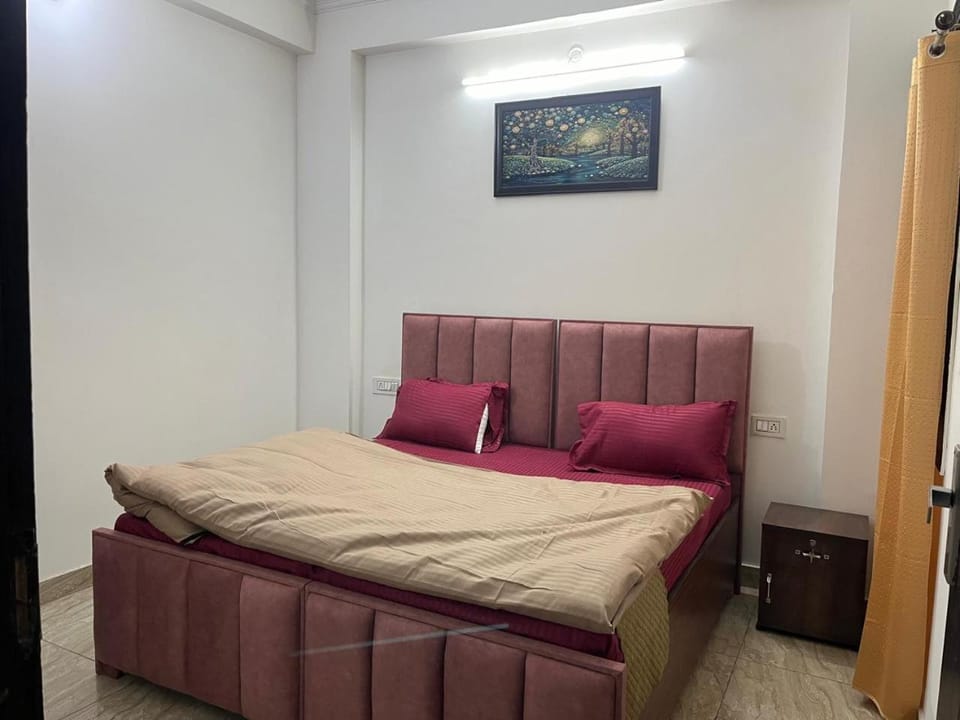 Bed, Living room, Photo of the whole room, Bedroom