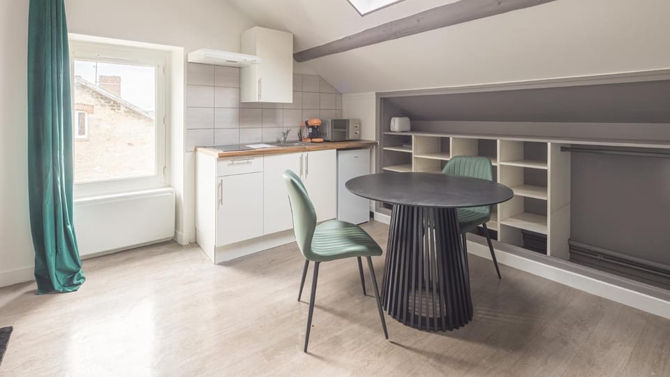 Kitchen or kitchenette, Dining area, pet friendly