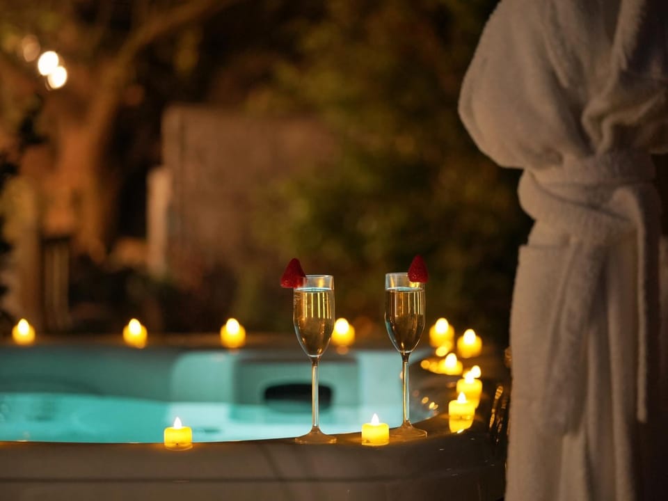 Patio, Hot Tub, Location