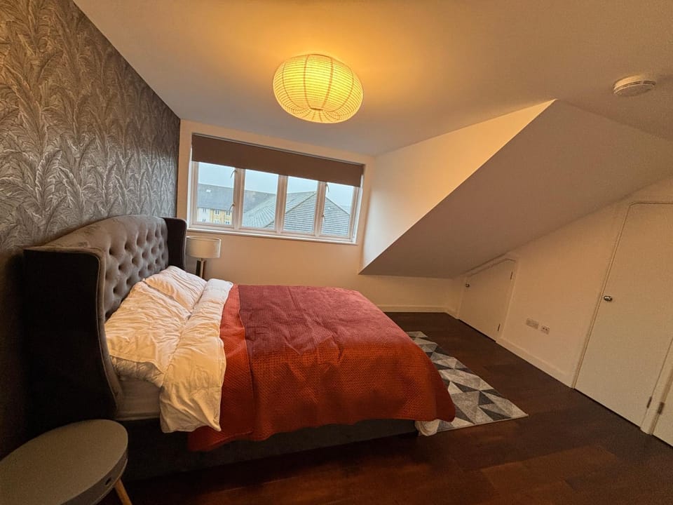 Three bedroom penthouse apartment Apartment in London Borough of Hillingdon