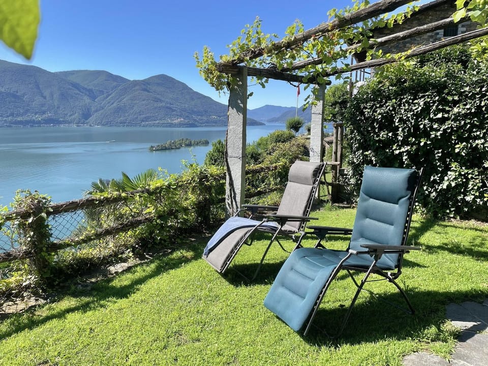 Casa Pipistrello by Fewotessin House in Ascona