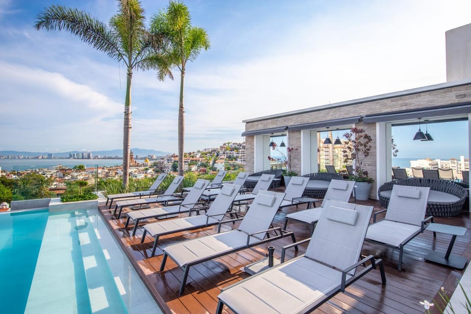 Natural landscape, Balcony/Terrace, Seating area, Swimming pool, sunbed