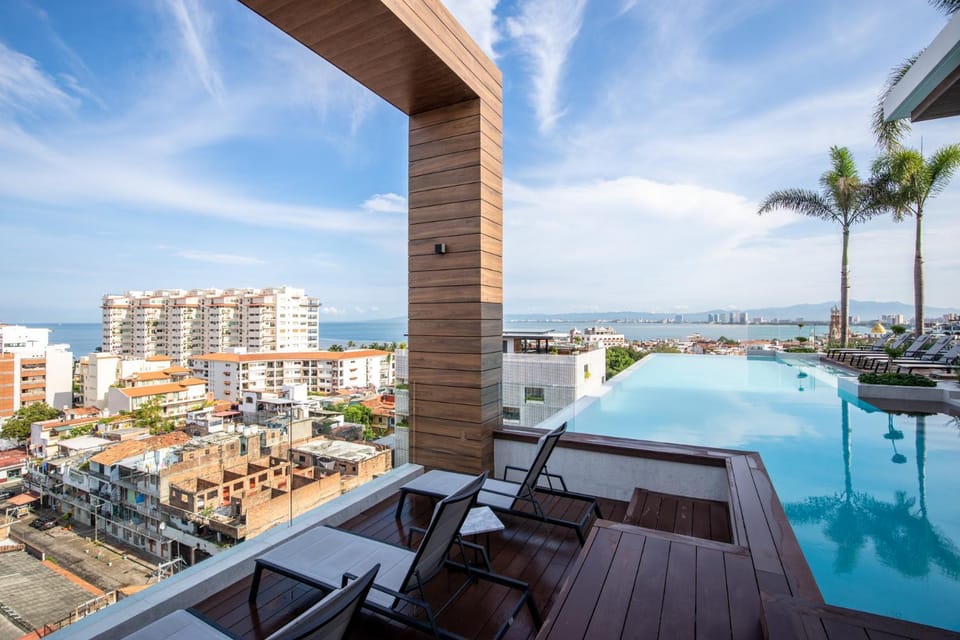 Balcony/Terrace, City view, Swimming pool, sunbed