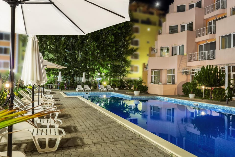 Pool view, Swimming pool