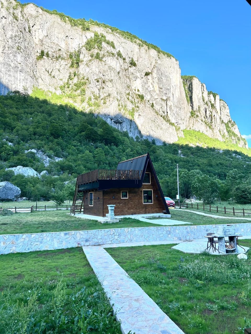 Nearby landmark, Natural landscape, Mountain view