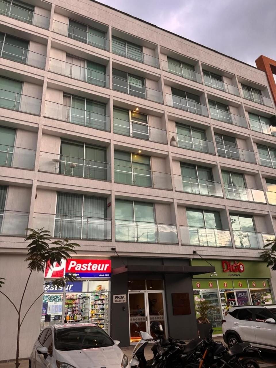 Facade/entrance