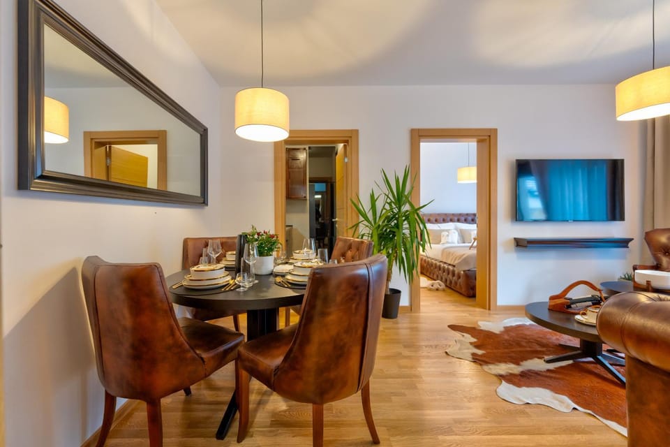 Living room, Dining area