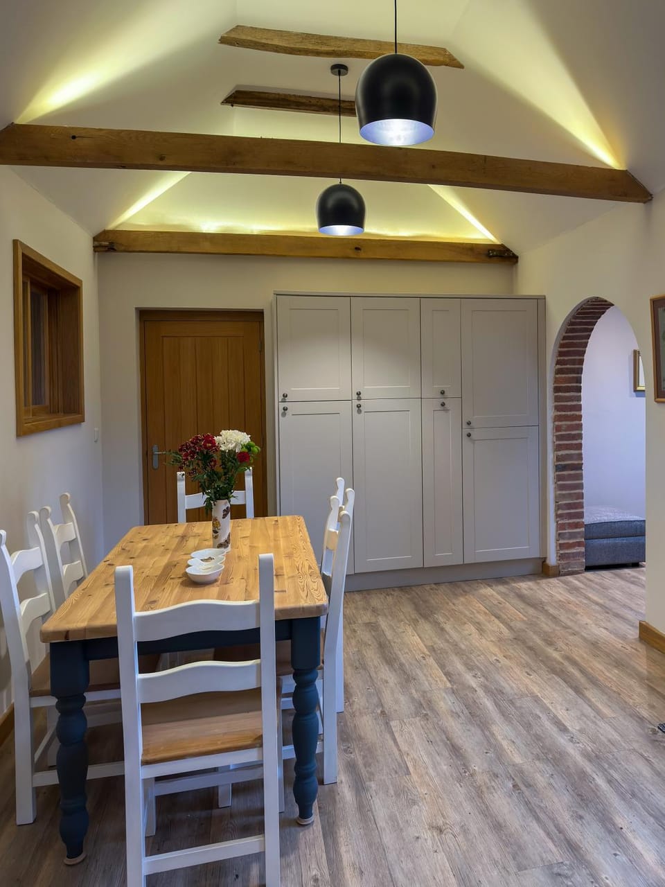 Kitchen or kitchenette, Seating area, Dining area
