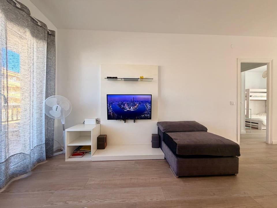 Charming & renovated apt stone throw to the sea Apartment in L'Escala