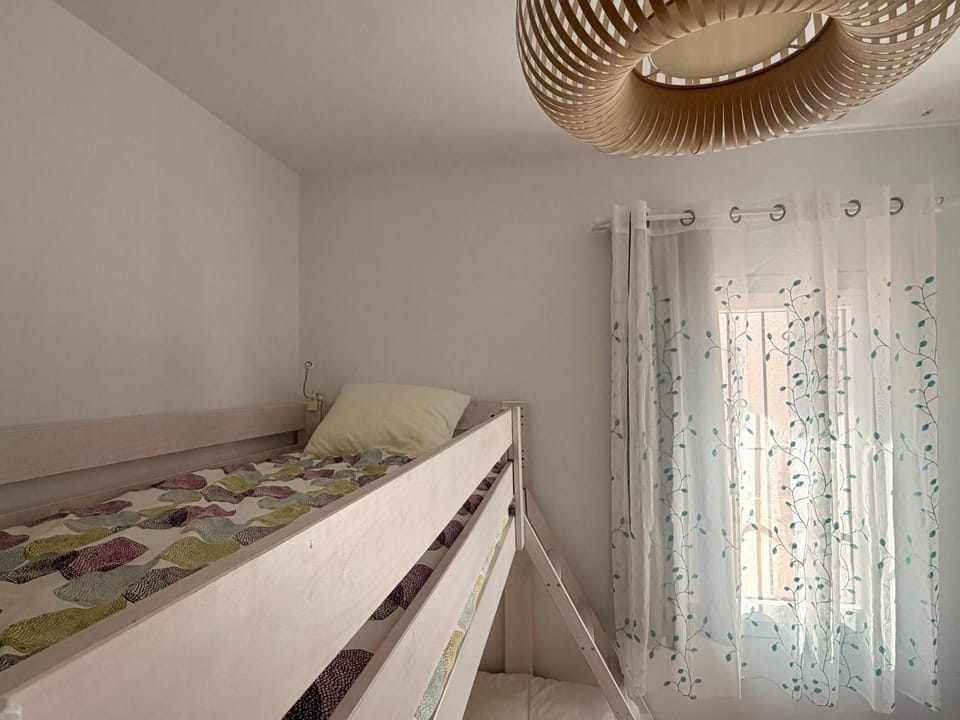 Charming & renovated apt stone throw to the sea Apartment in L'Escala