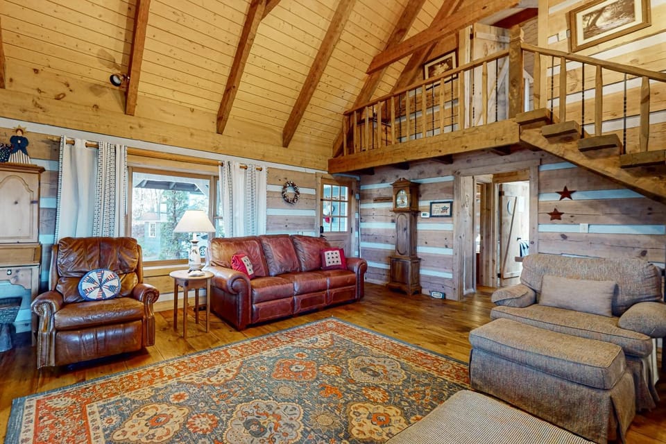Treehouse Retreat House in Sky Valley