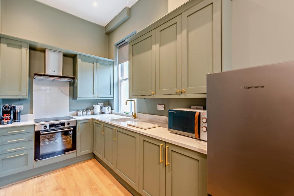 Kitchen or kitchenette, oven, stove