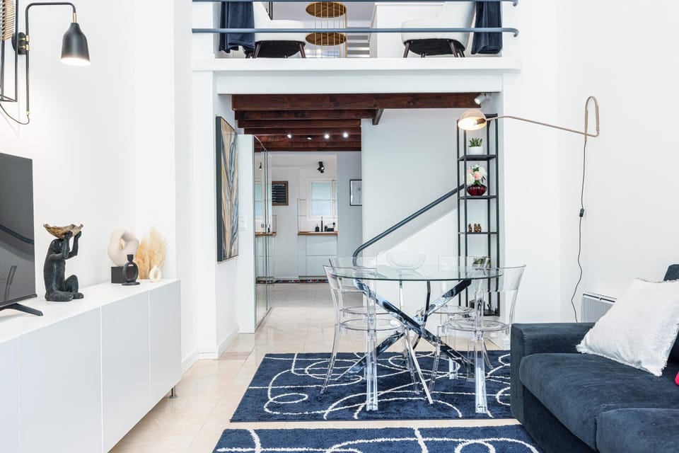 TV and multimedia, Living room, Seating area, Dining area