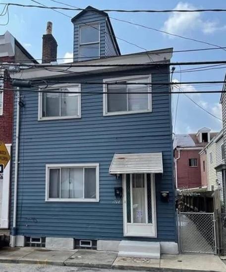 Carey Way Quarters - The Speakeasy Apartment in Pittsburgh