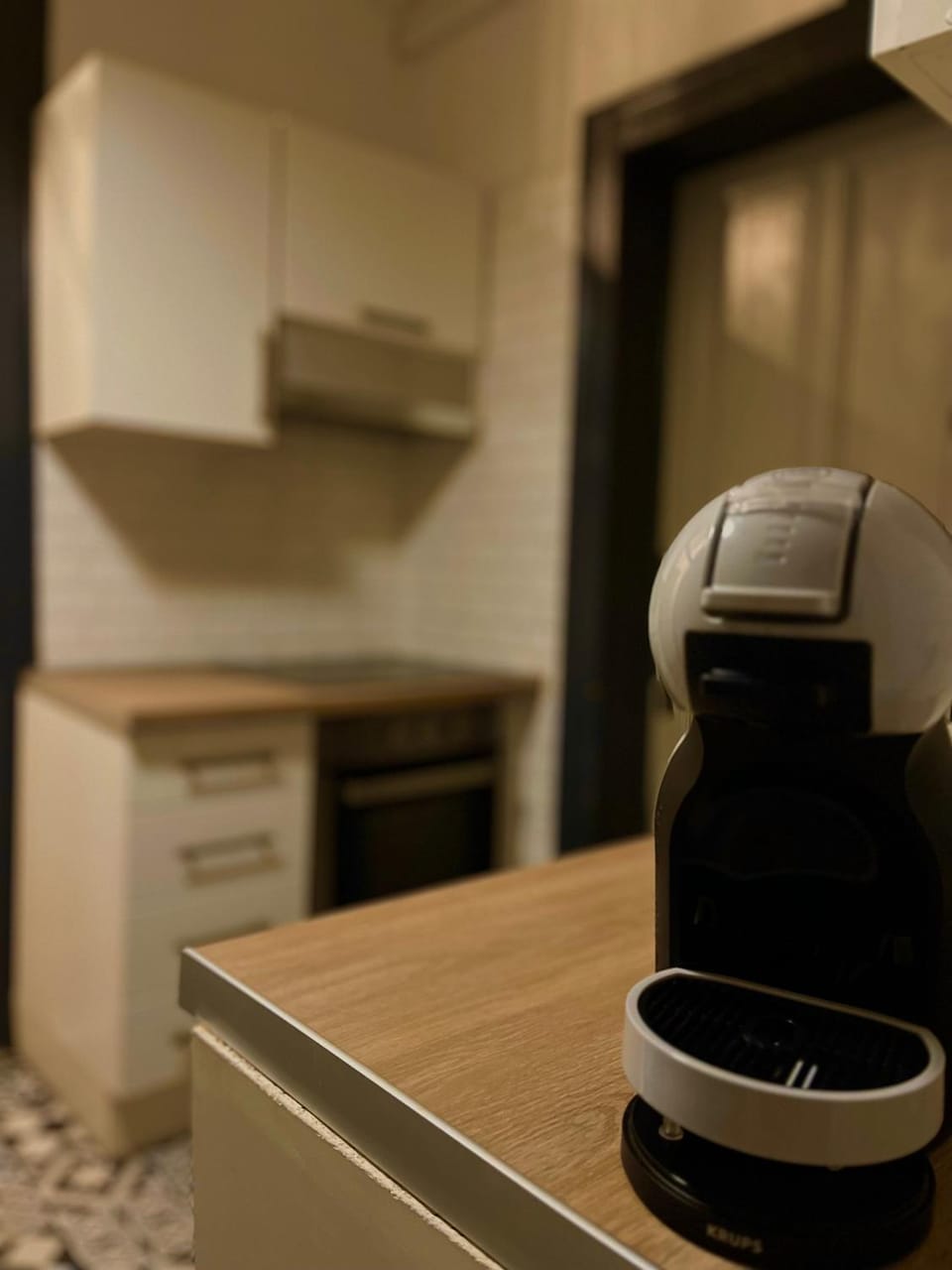 Kitchen or kitchenette, minibar