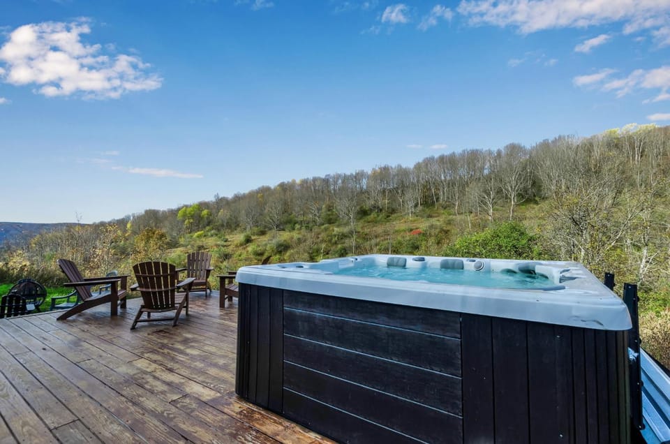 Magnificent Chalet Sweeping Views and Hot Tub House in Cattaraugus