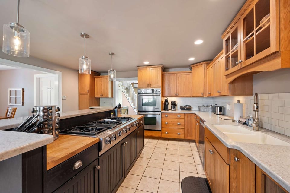 Spacious Home Hot Tub 2 Living Rooms Pets OK House in Cattaraugus