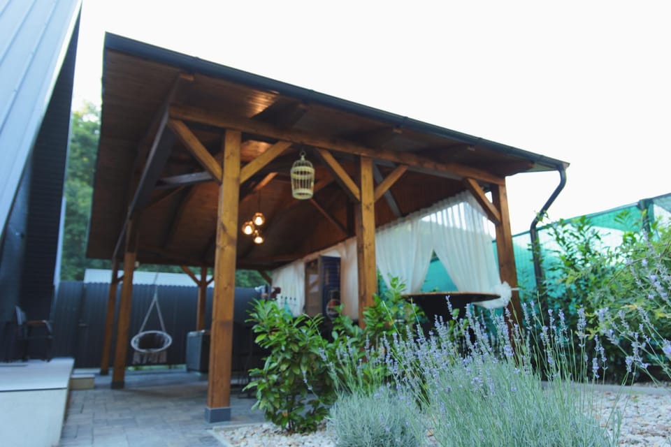Property building, Day, BBQ facilities, BBQ facilities, Garden, Garden view