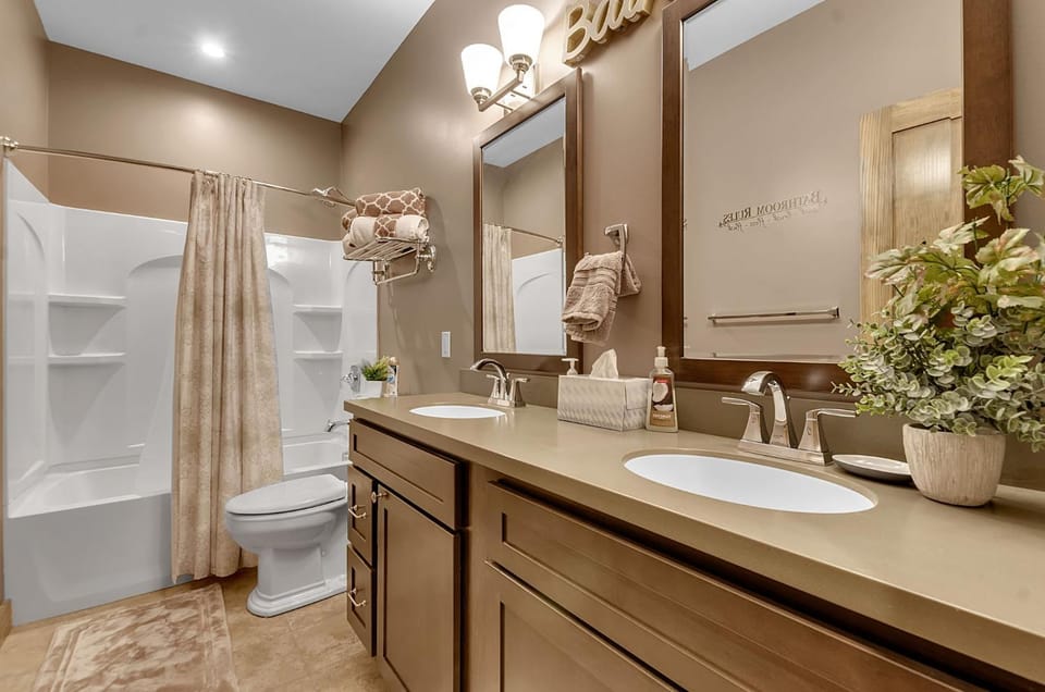 Luxurious 3-Bedroom Townhouse Walk to Village House in Ellicottville