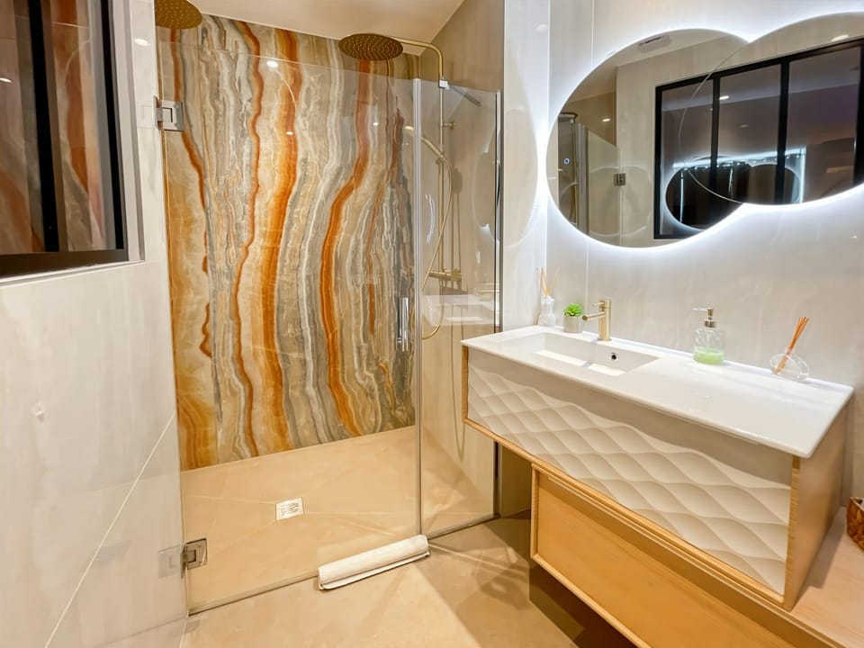 Le Bohème Spa, loveroom à Sète Apartment in Occitanie