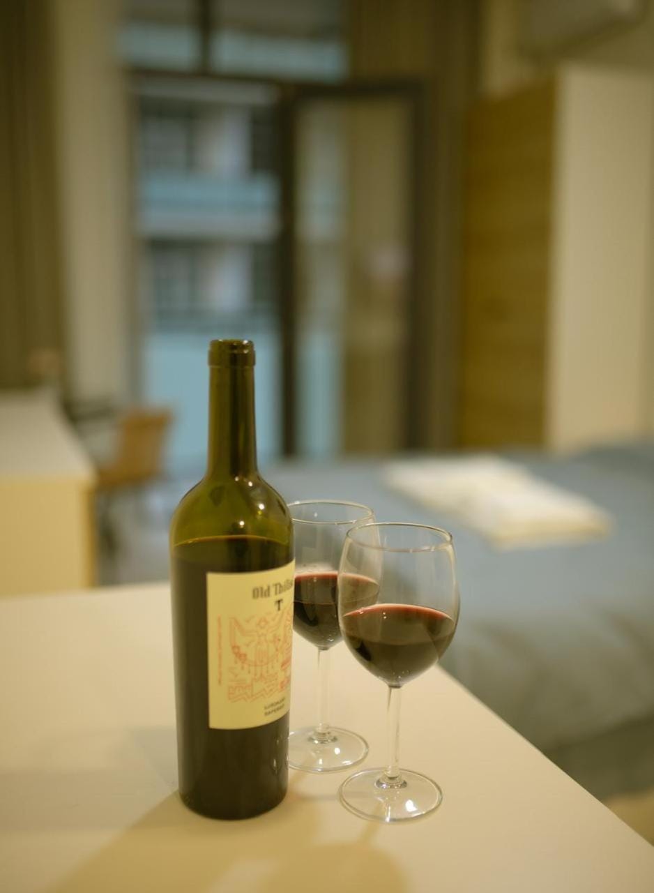 Bedroom, Drinks