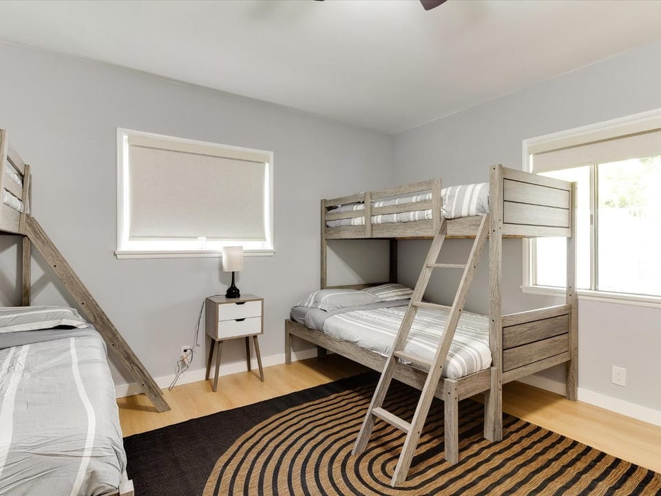 Bed, Photo of the whole room, Bedroom, bunk bed