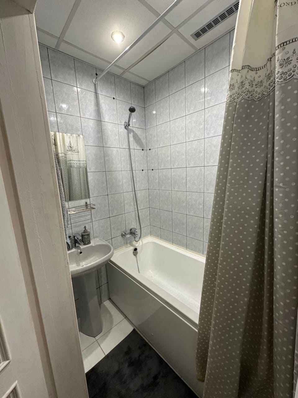 Shower, Bathroom, towels